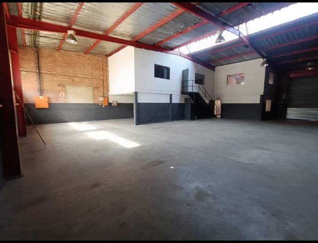 INDUSTRIAL PROPERTY TO RENT IN STRYDOM PARK